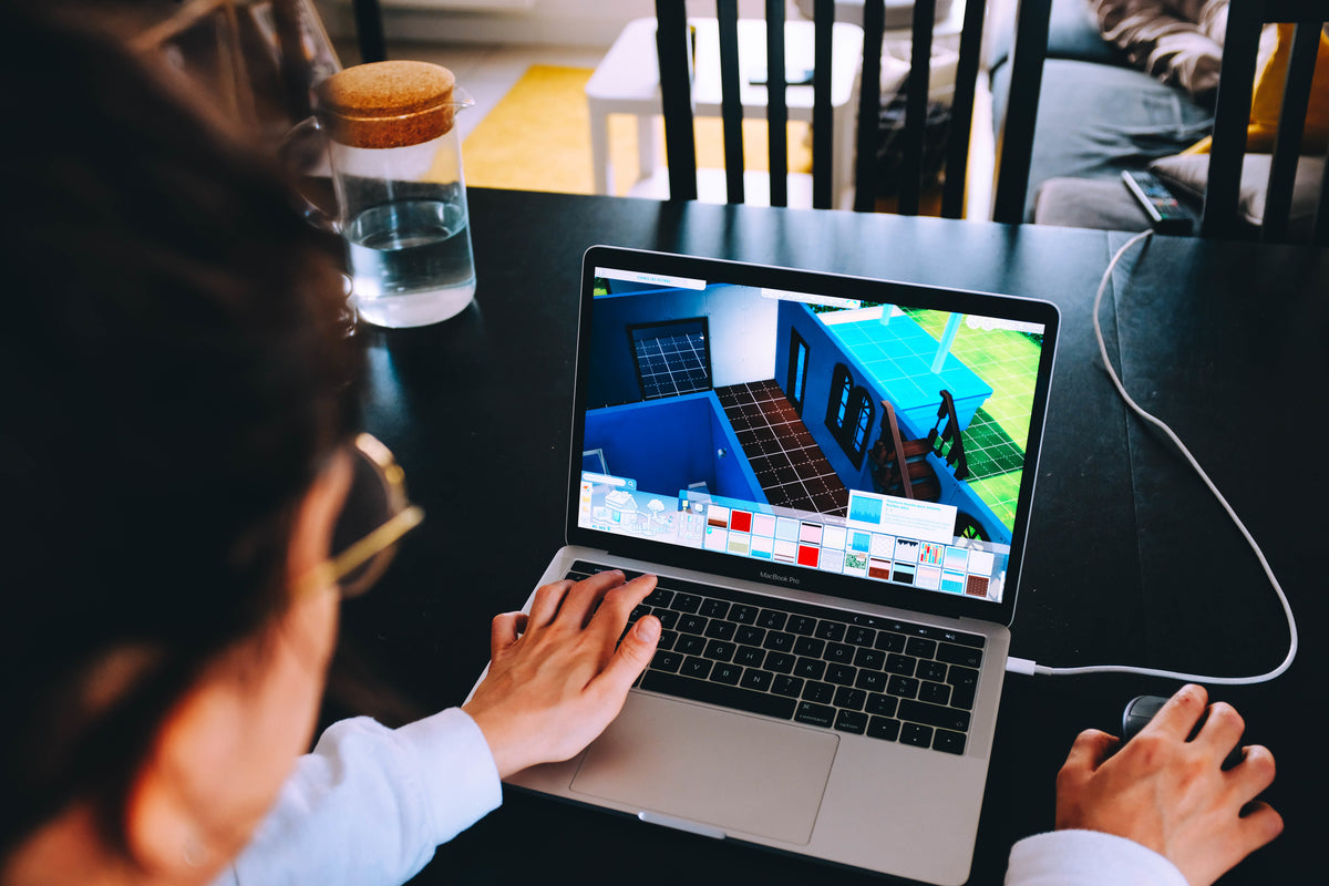 interior designer making 3D home designs on laptop 